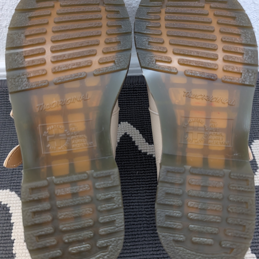 Dr. Martens Mary Jane Virginia Leather Shoes - Cream - Picture 5 of 9